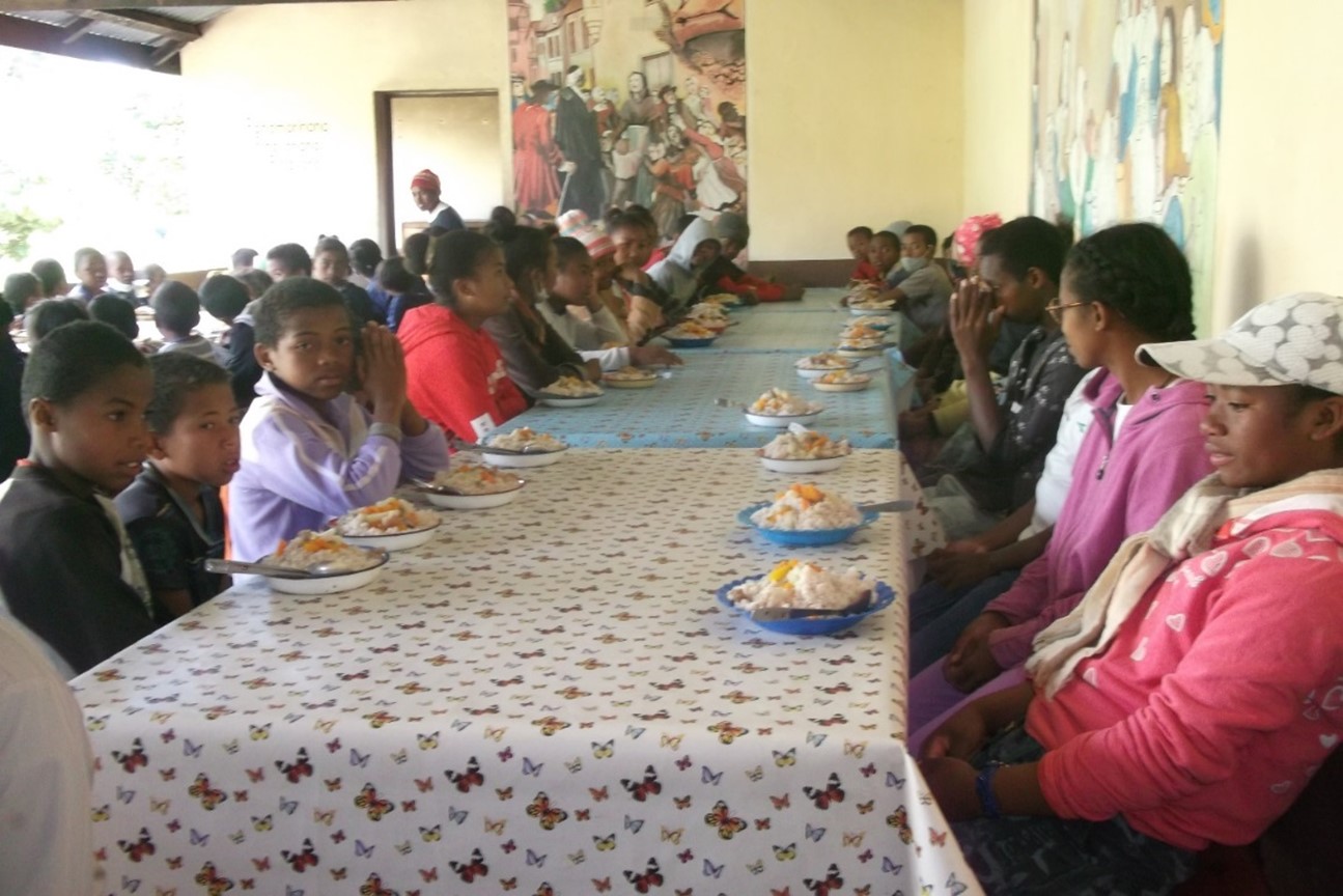 Les enfants au centre social d'Ambatofotsy