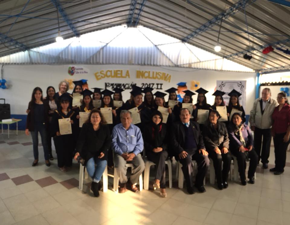Ecole inclusive à Lima, remise des diplômes en juin 2018