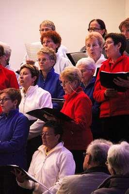 C o n c e r t   d e   l a   c h o r a l e   d e   S o y o n s   a u   p r o f i t   d e   P a r t a g e   s a n s   F r o n t i � r e s   l e   2 4   m a i   2 0 1 3   , 
