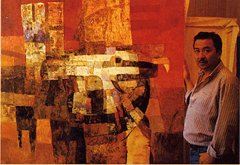 Juan Kawashima devant l'une de ses oeuvres