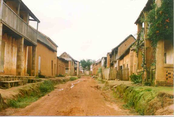 Une rue d'un village malgache