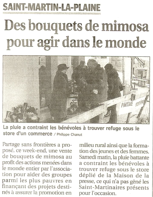 la presse lors de la vente de mimosa de Partage sans Frontières à Saint Martin la Plaine