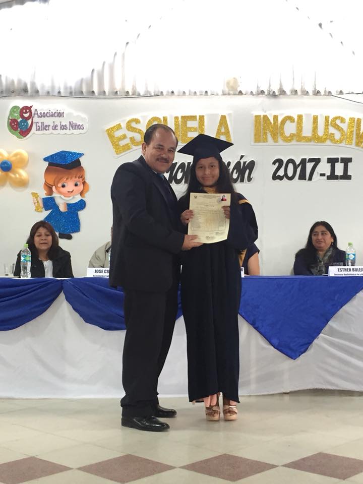 Ecole inclusive à Lima, remise des diplômes en juin 2018