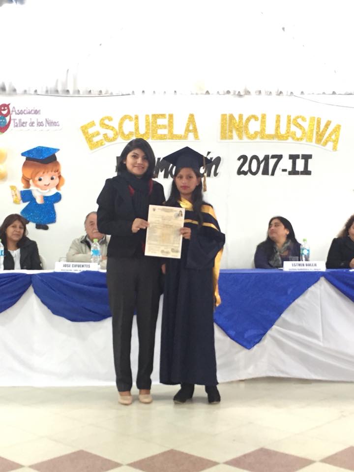 Ecole inclusive à Lima, remise des diplômes en juin 2018